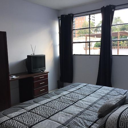 Casa 10 Guest House Guatemala City Exterior photo