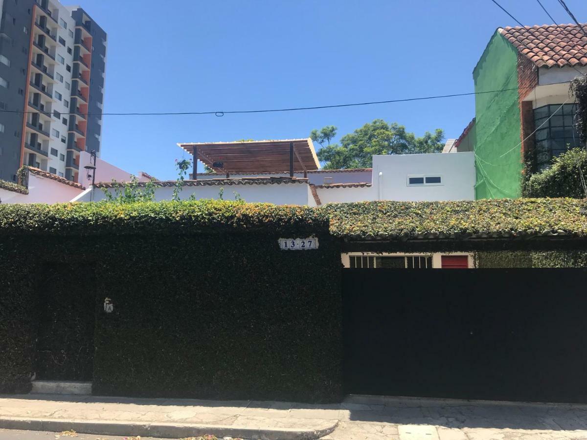 Casa 10 Guest House Guatemala City Exterior photo